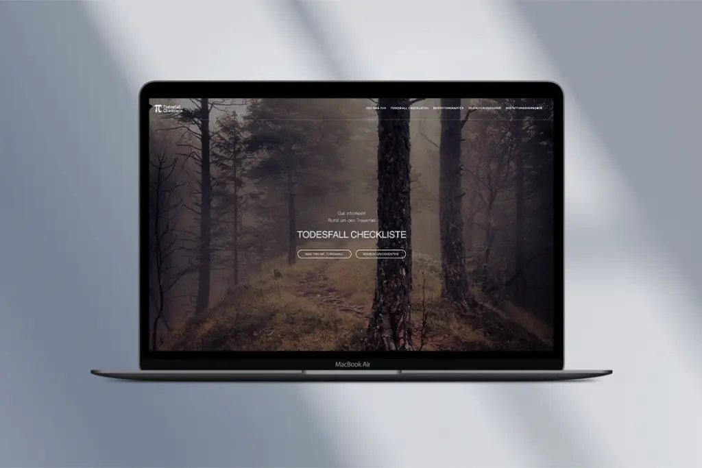 Laptop, welcher die Website "Todesfall" Checkliste geöffnet hat